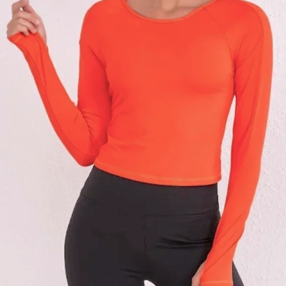 💙SALE 3/$25 ATHLETA LIMITLESS CORAL LONG SLEEVE THUMBHOLES ROUND CREW NECK TOP - Picture 1 of 10